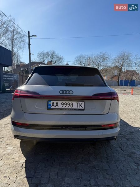 Позашляховик / Кросовер Audi e-tron 2021 в Києві