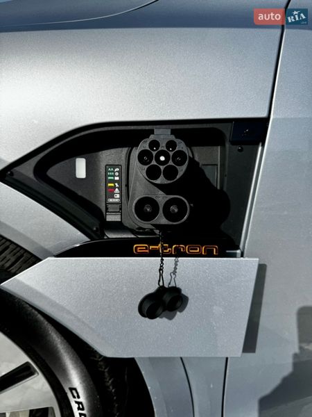 Внедорожник / Кроссовер Audi e-tron 2022 в Ровно