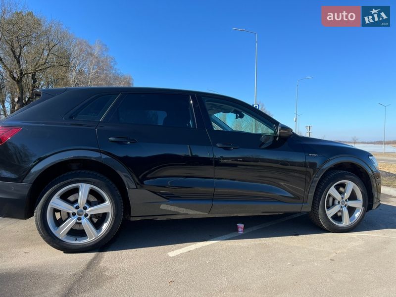 Позашляховик / Кросовер Audi e-tron 2019 в Вінниці
