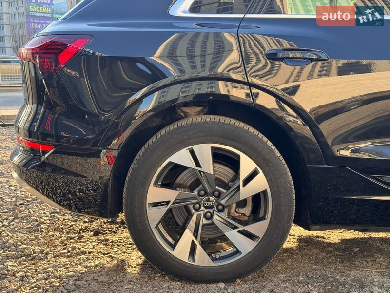 Внедорожник / Кроссовер Audi e-tron 2022 в Киеве