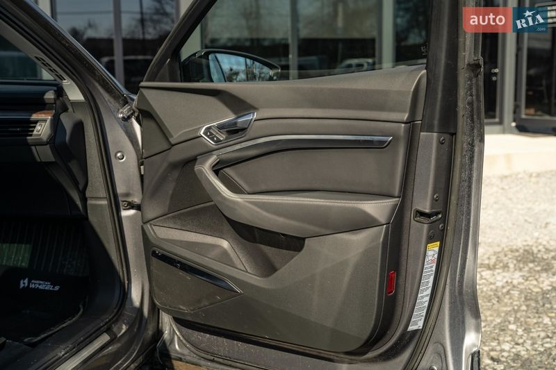 Внедорожник / Кроссовер Audi e-tron 2020 в Черновцах