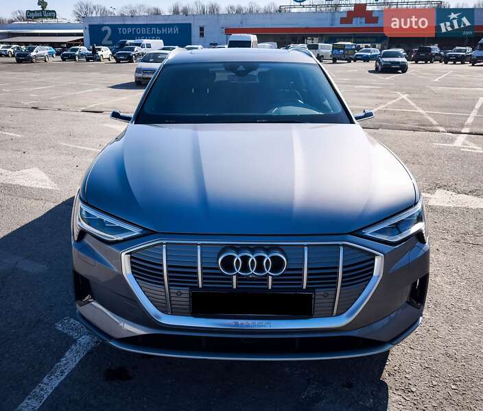 Audi e-tron 2019