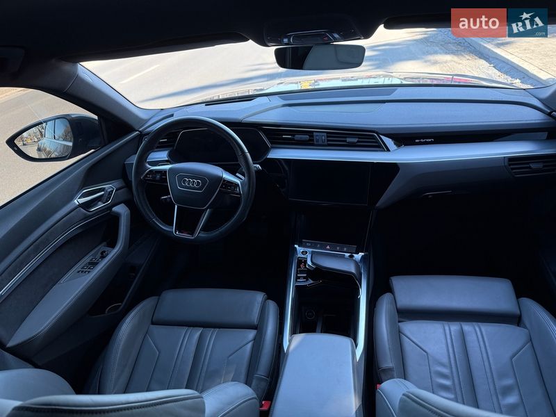 Позашляховик / Кросовер Audi e-tron 2021 в Києві