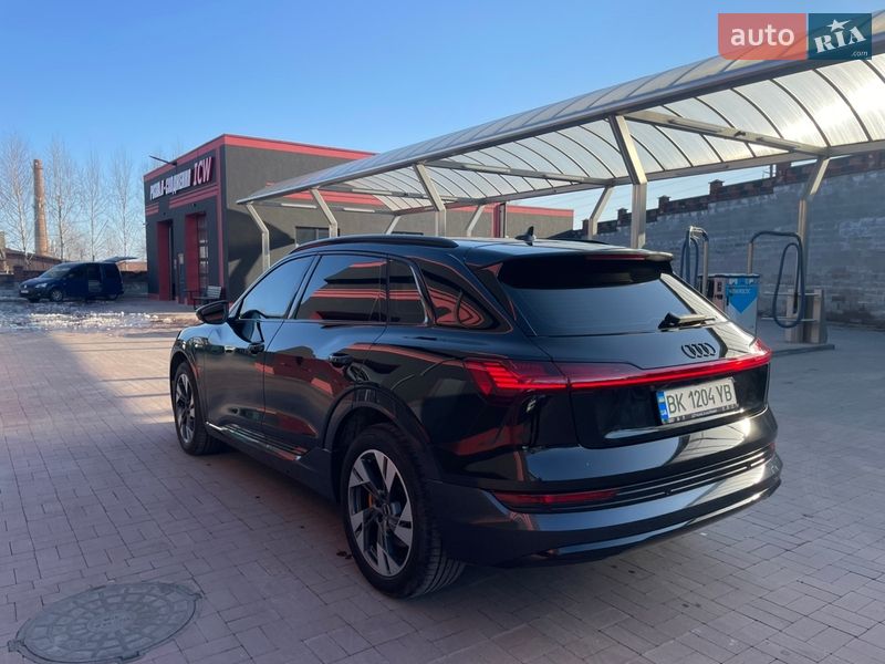 Позашляховик / Кросовер Audi e-tron 2021 в Рівному