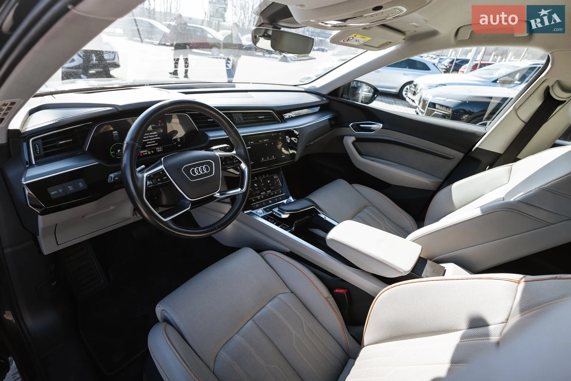 2020 Audi e-tron - мініатюра 21
