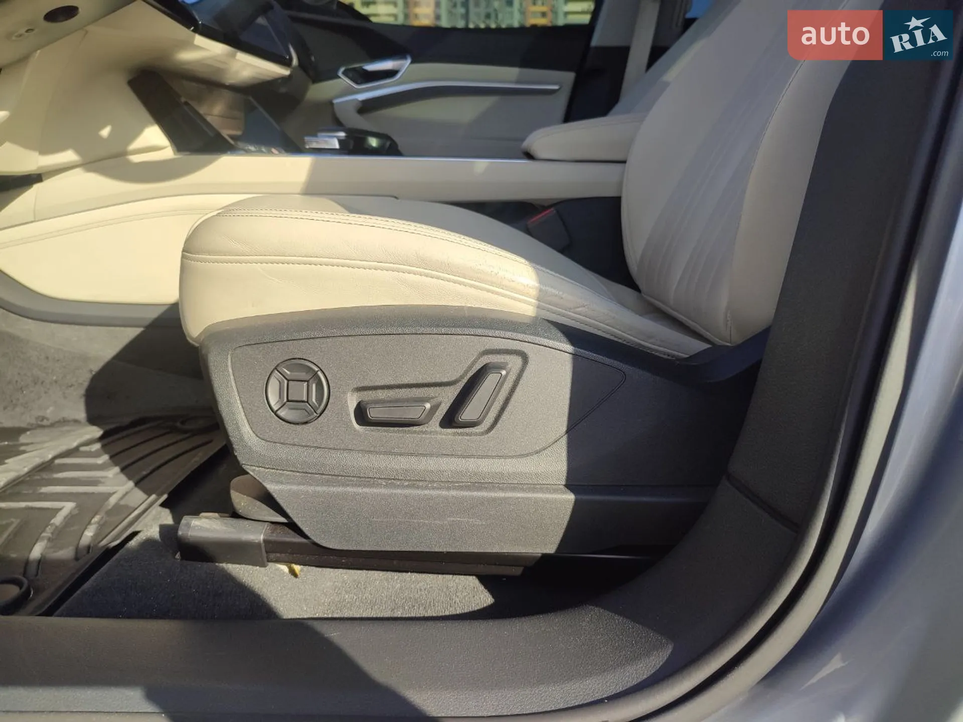 2020 Audi e-tron - мініатюра 26