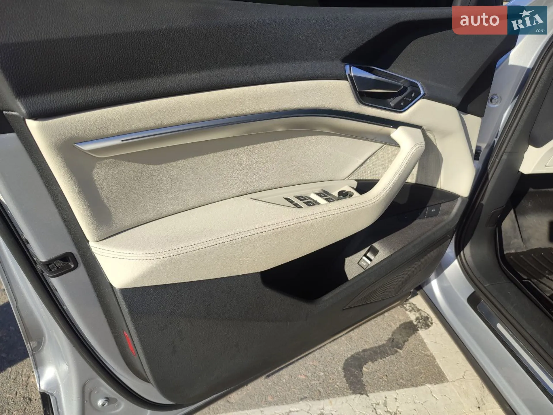 2020 Audi e-tron - мініатюра 25
