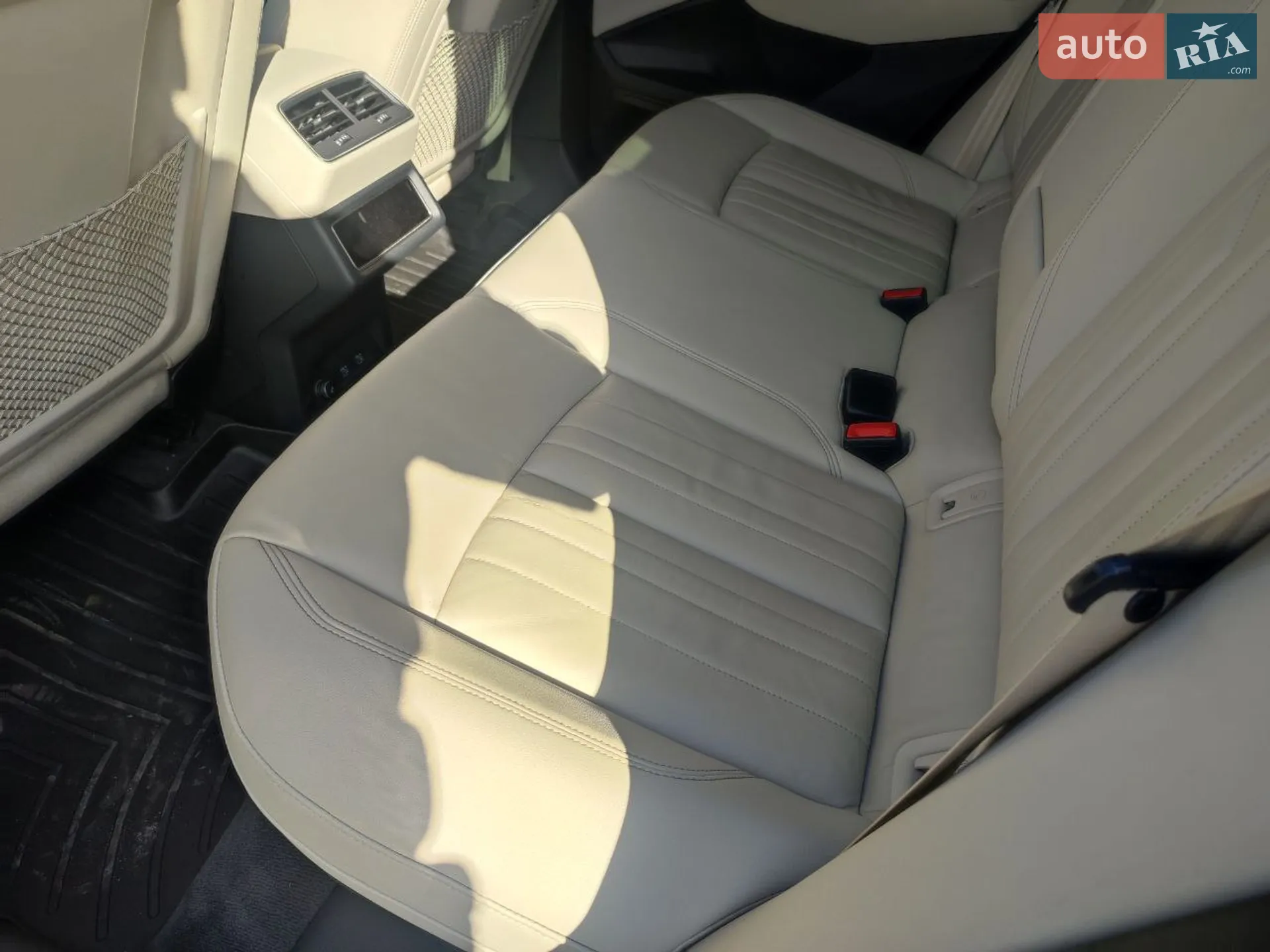2020 Audi e-tron - мініатюра 39