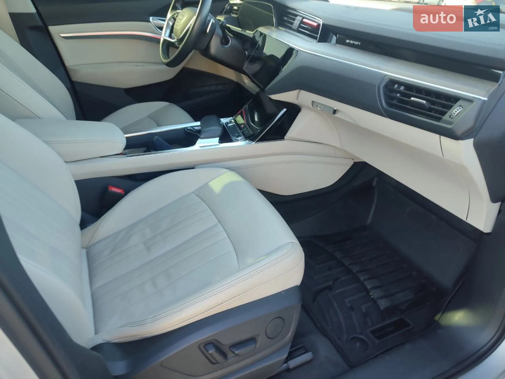 2020 Audi e-tron - мініатюра 48