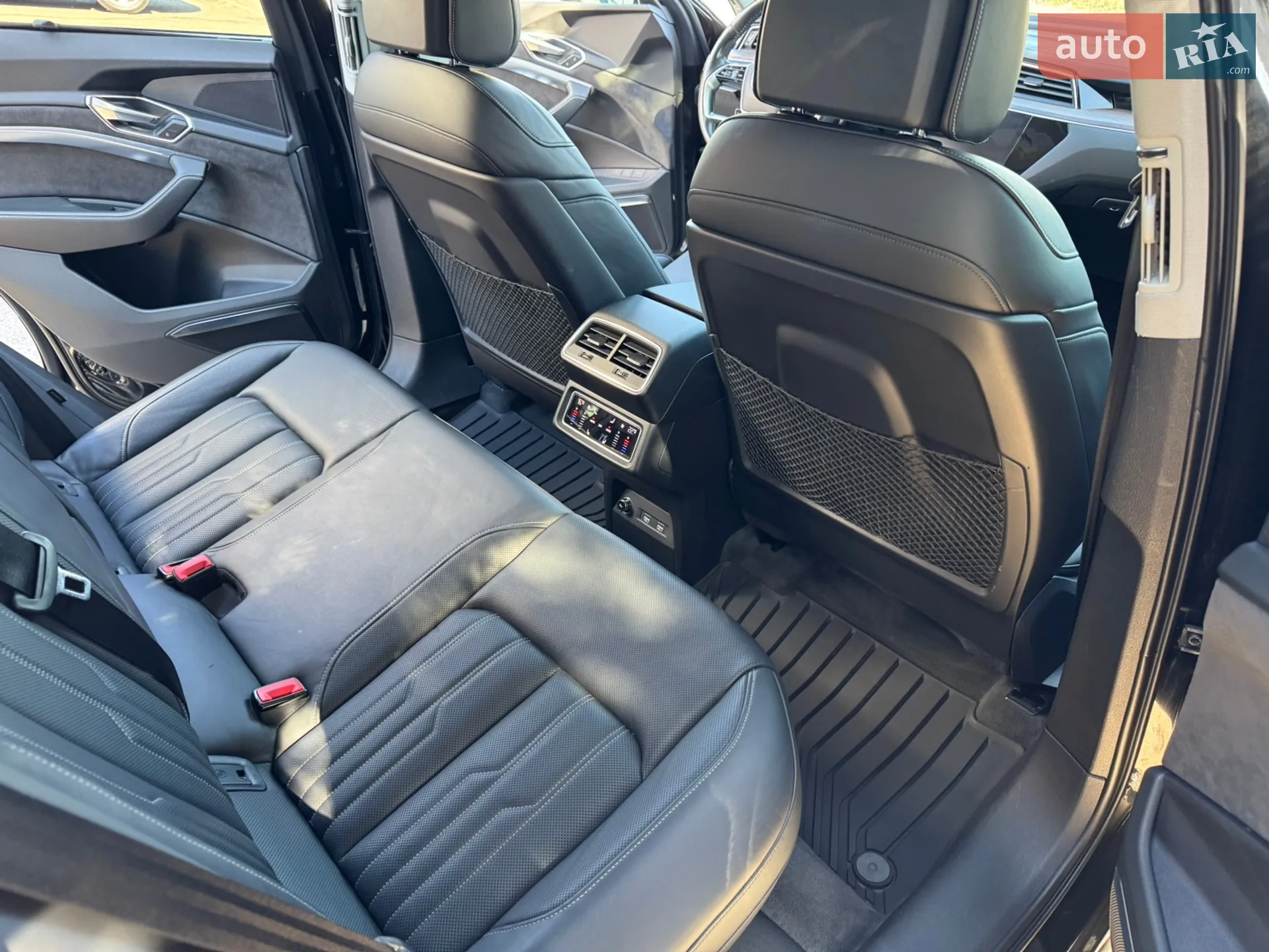 2019 Audi e-tron - мініатюра 11