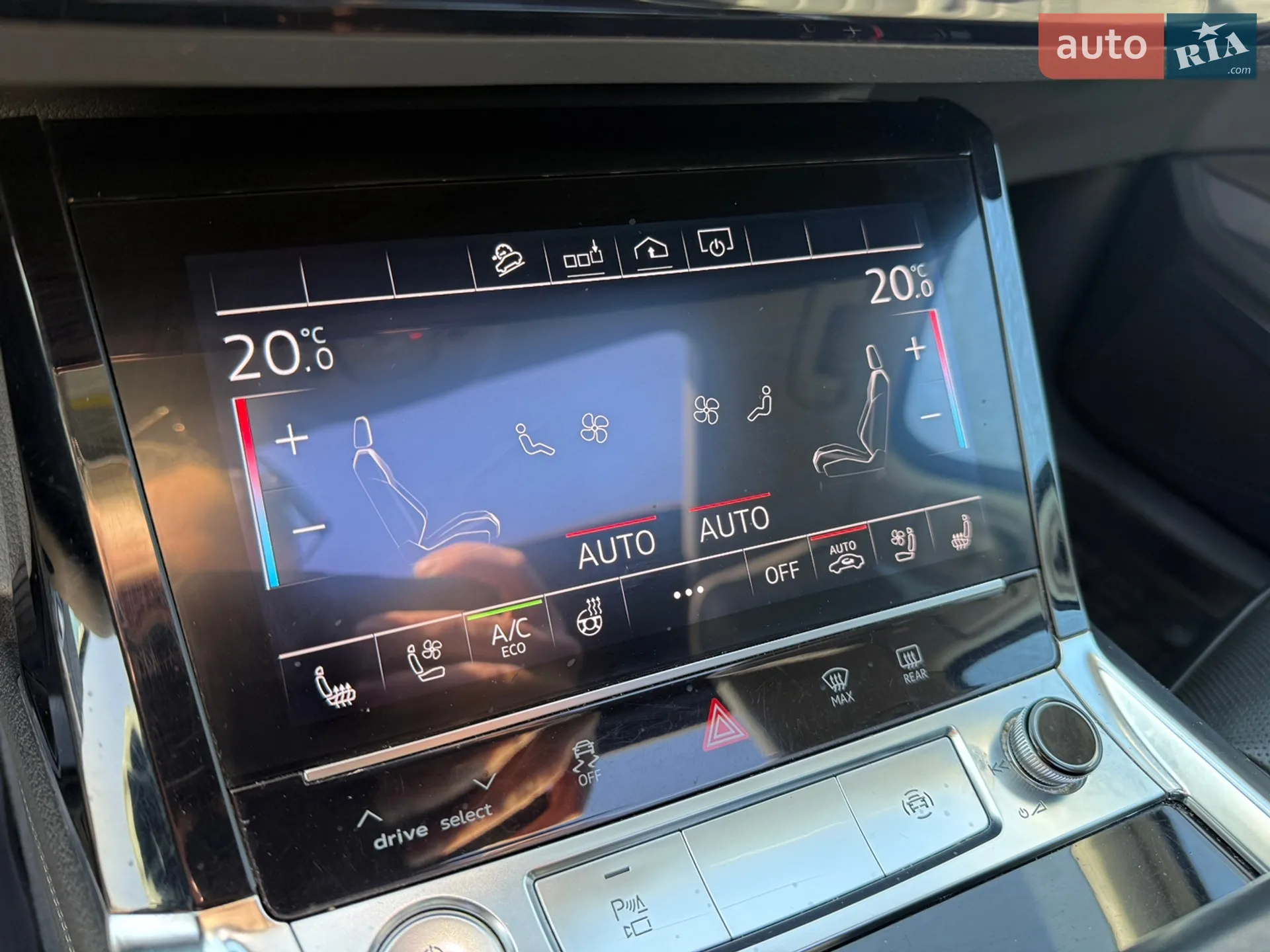 2019 Audi e-tron - мініатюра 11