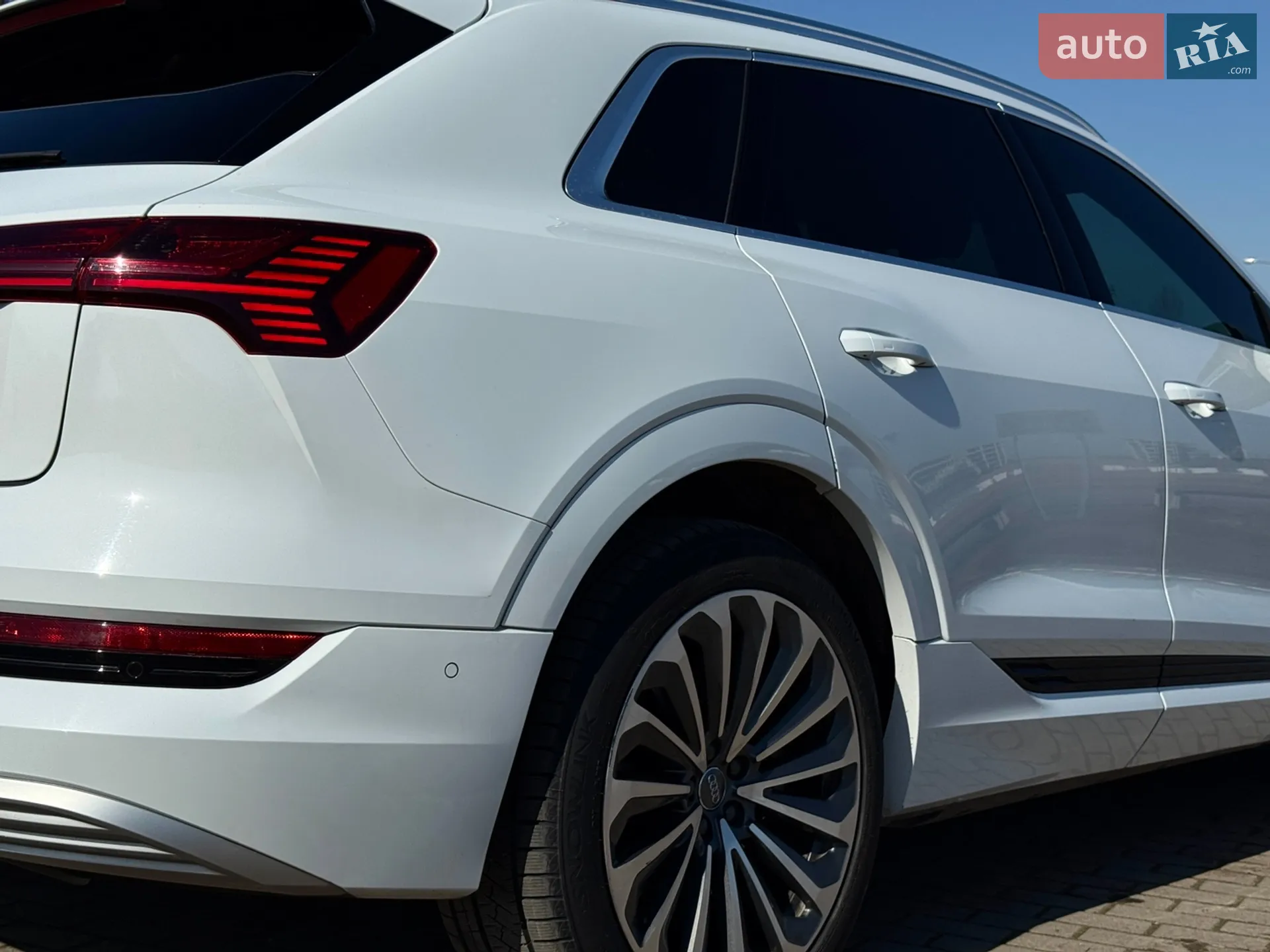 2019 Audi e-tron - мініатюра 8