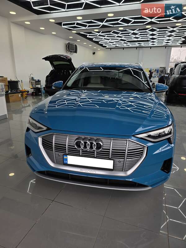 Позашляховик / Кросовер Audi e-tron 2019 в Дніпрі