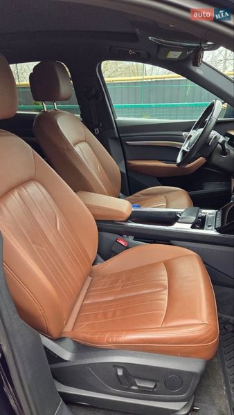 Позашляховик / Кросовер Audi e-tron 2020 в Нерубайське