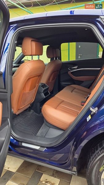 Позашляховик / Кросовер Audi e-tron 2020 в Нерубайське