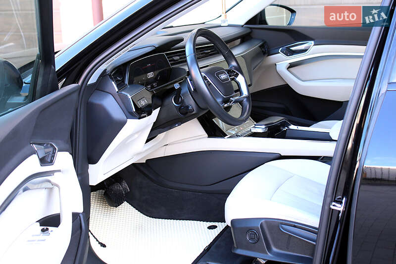 Позашляховик / Кросовер Audi e-tron 2021 в Вінниці