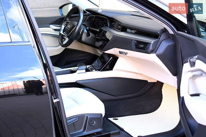 Позашляховик / Кросовер Audi e-tron 2021 в Вінниці