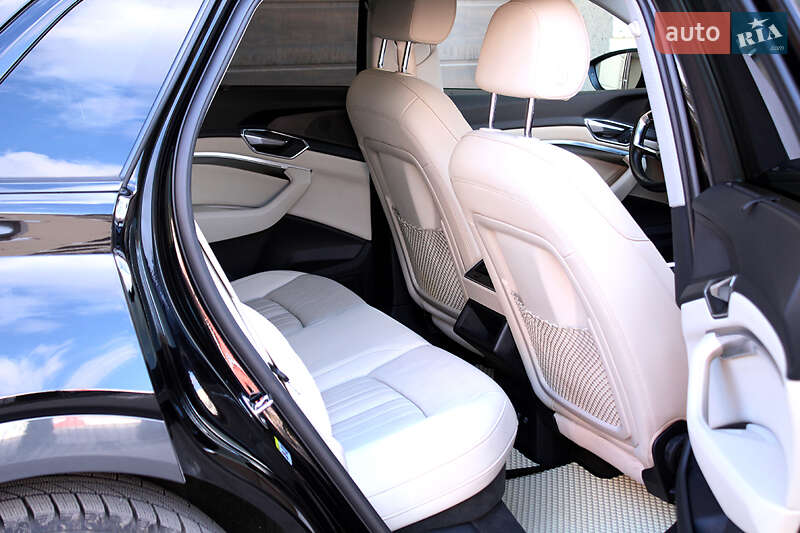 Позашляховик / Кросовер Audi e-tron 2021 в Вінниці