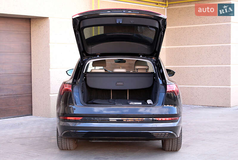 Позашляховик / Кросовер Audi e-tron 2021 в Вінниці