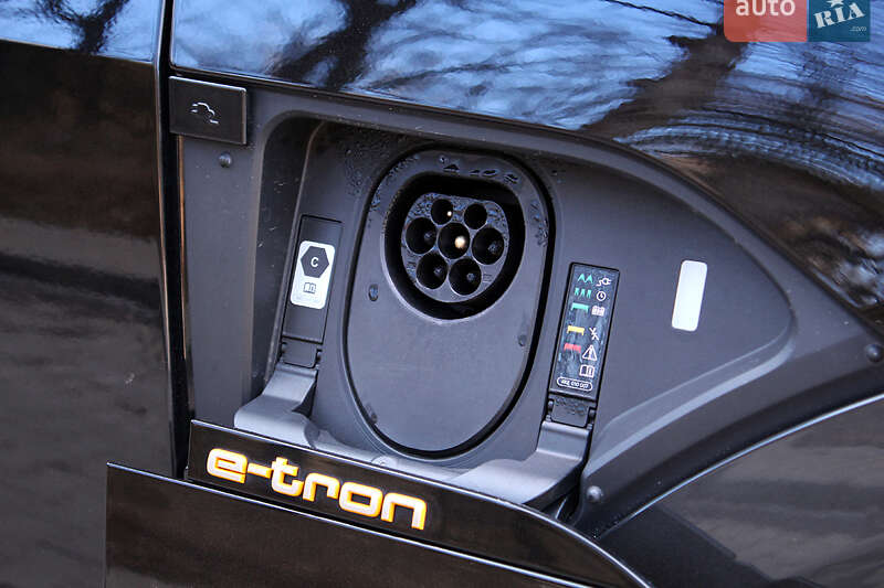 Позашляховик / Кросовер Audi e-tron 2021 в Вінниці