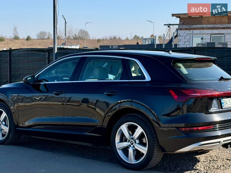 Внедорожник / Кроссовер Audi e-tron 2021 в Ровно