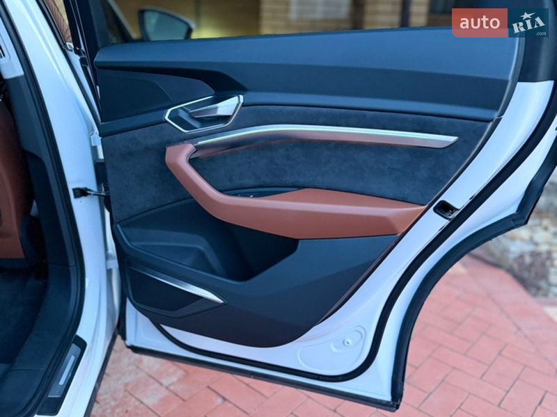 Внедорожник / Кроссовер Audi e-tron 2021 в Виннице фото 25 Внедорожник / Кроссовер Audi e-tron 2021 в Виннице