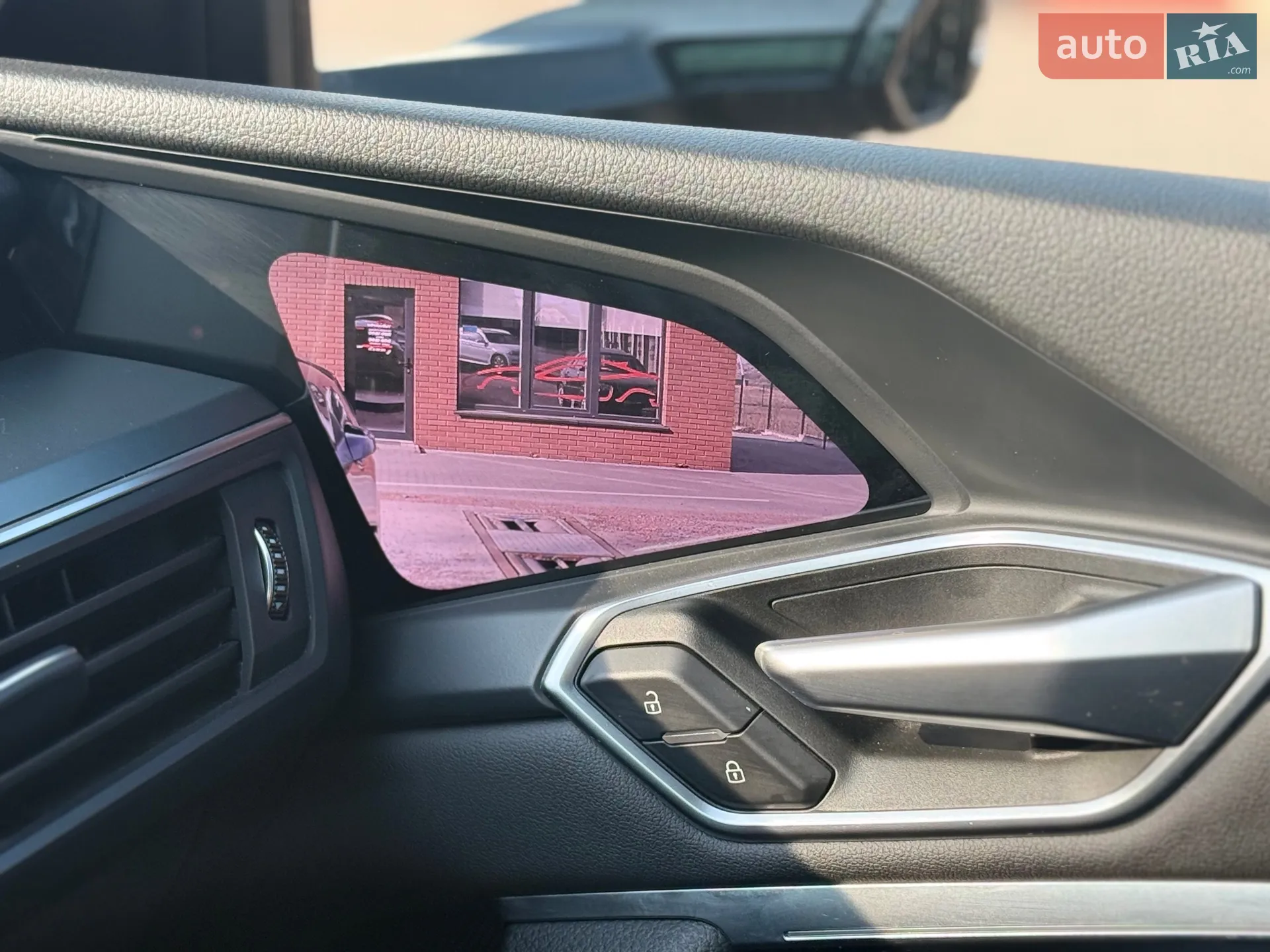 2021 Audi e-tron - мініатюра 46
