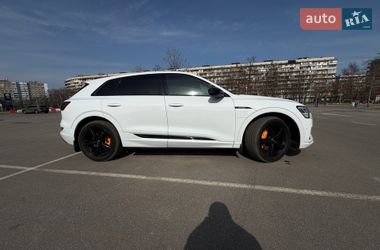 Позашляховик / Кросовер Audi e-tron 2022 в Києві