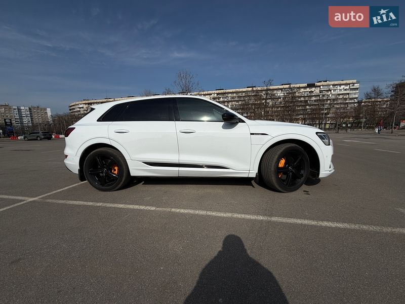 Позашляховик / Кросовер Audi e-tron 2022 в Києві