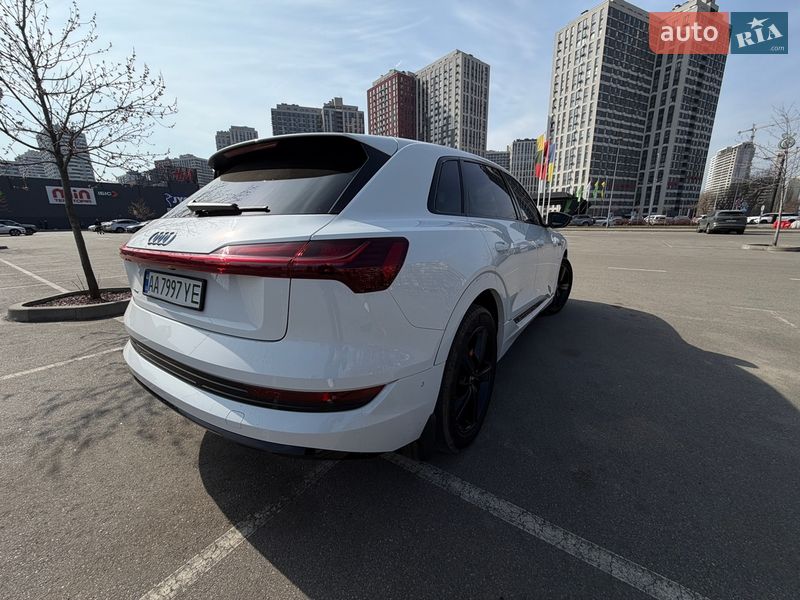 Позашляховик / Кросовер Audi e-tron 2022 в Києві
