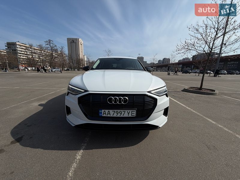 Позашляховик / Кросовер Audi e-tron 2022 в Києві