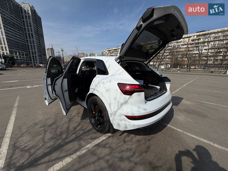 Позашляховик / Кросовер Audi e-tron 2022 в Києві