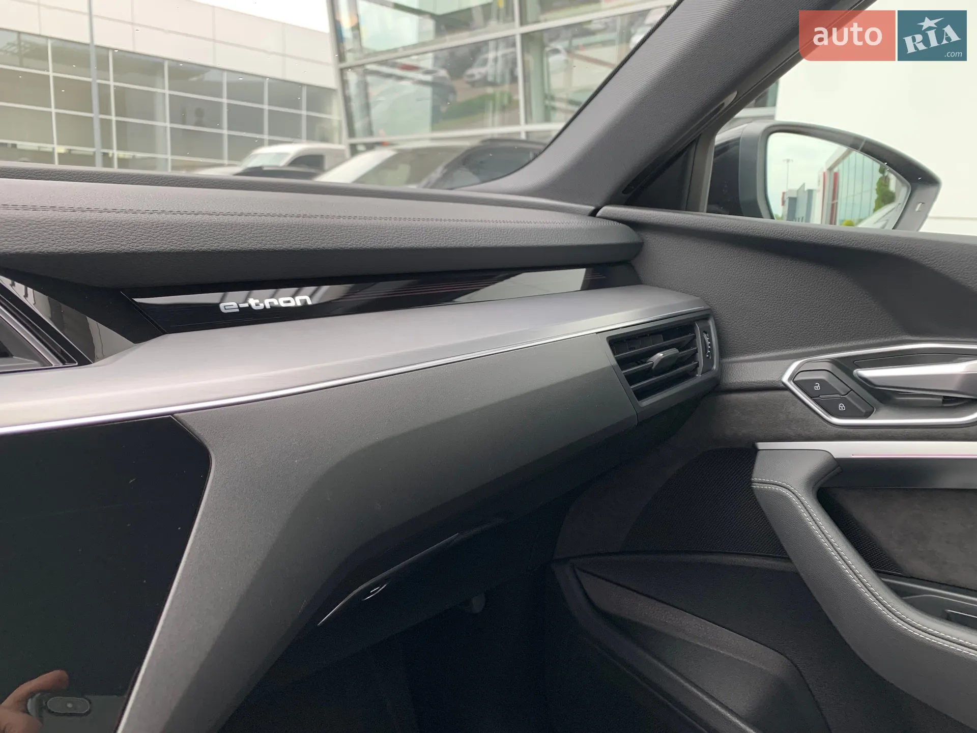 2020 Audi e-tron - мініатюра 27