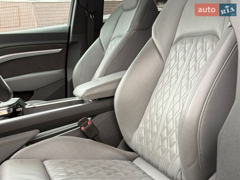 Внедорожник / Кроссовер Audi e-tron 2019 в Киеве фото 14 Внедорожник / Кроссовер Audi e-tron 2019 в Киеве