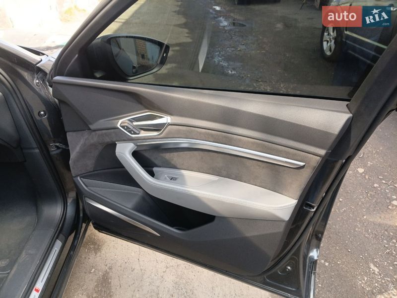 Внедорожник / Кроссовер Audi e-tron 2020 в Киеве фото 5 Внедорожник / Кроссовер Audi e-tron 2020 в Киеве