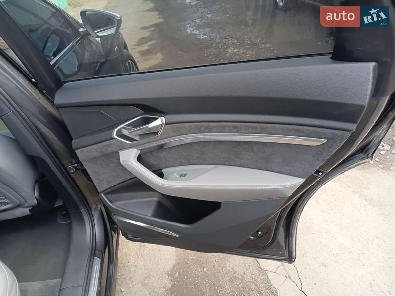 Внедорожник / Кроссовер Audi e-tron 2020 в Киеве фото 17 Внедорожник / Кроссовер Audi e-tron 2020 в Киеве