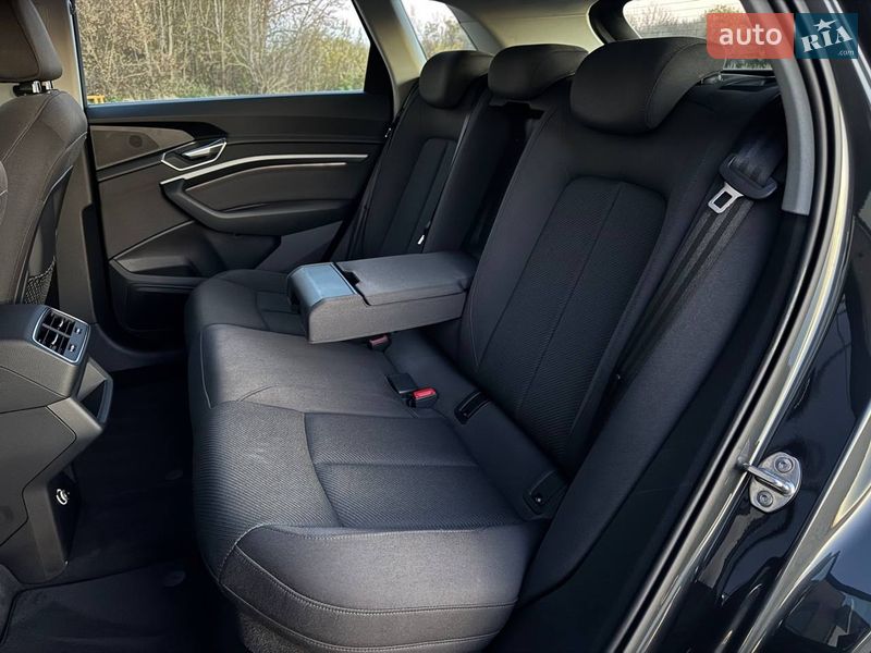 Внедорожник / Кроссовер Audi e-tron 2020 в Киеве фото 21 Внедорожник / Кроссовер Audi e-tron 2020 в Киеве