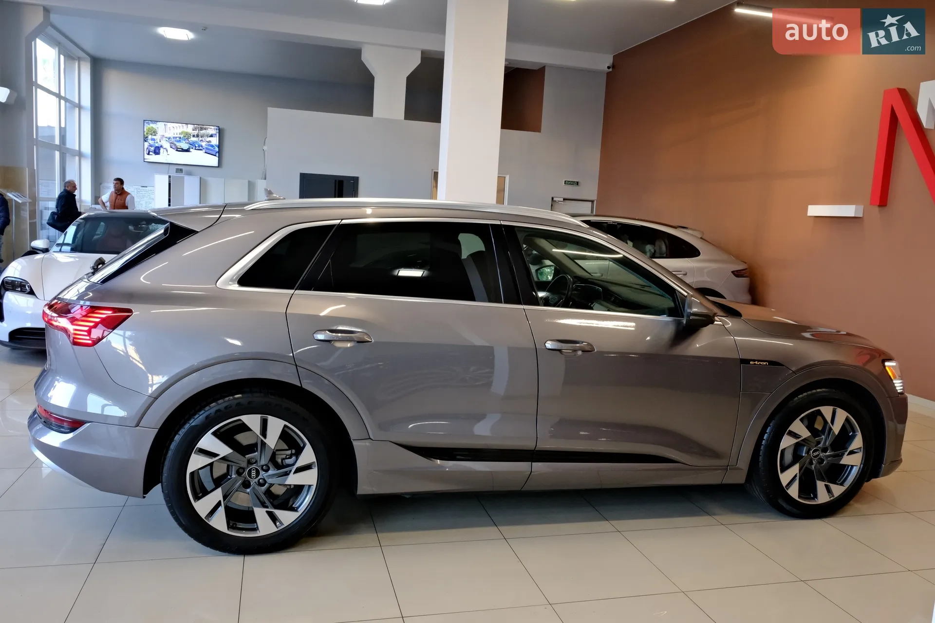 2020 Audi e-tron - мініатюра 25