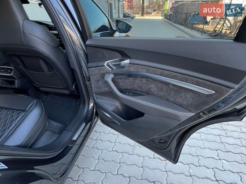 Внедорожник / Кроссовер Audi e-tron 2019 в Бориславе