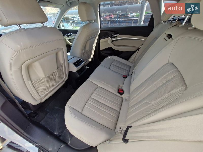 Внедорожник / Кроссовер Audi e-tron 2020 в Киеве