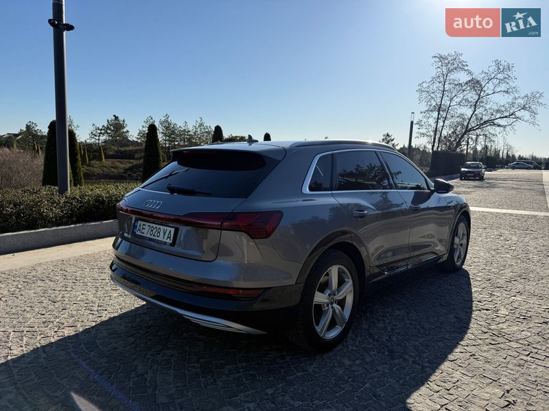 Внедорожник / Кроссовер Audi e-tron 2019 в Днепре