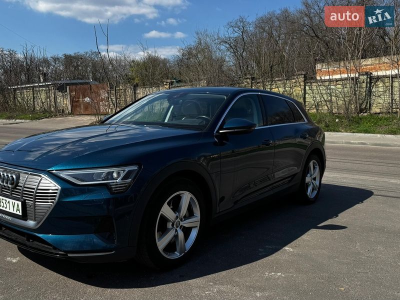 Внедорожник / Кроссовер Audi e-tron 2020 в Одессе