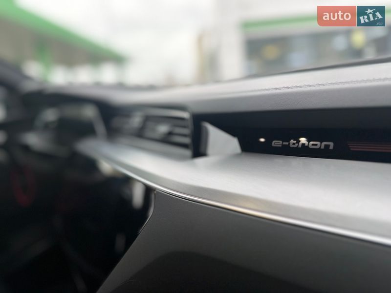 Внедорожник / Кроссовер Audi e-tron 2019 в Киеве
