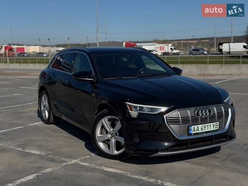 Внедорожник / Кроссовер Audi e-tron 2019 в Киеве