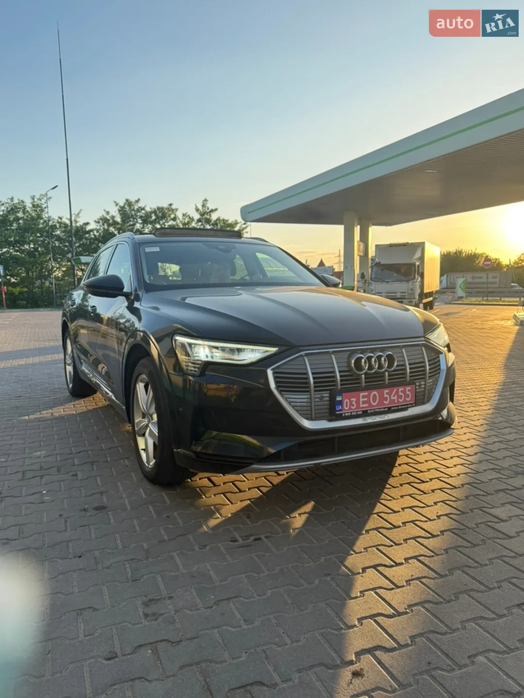 2019 Audi e-tron - мініатюра 2