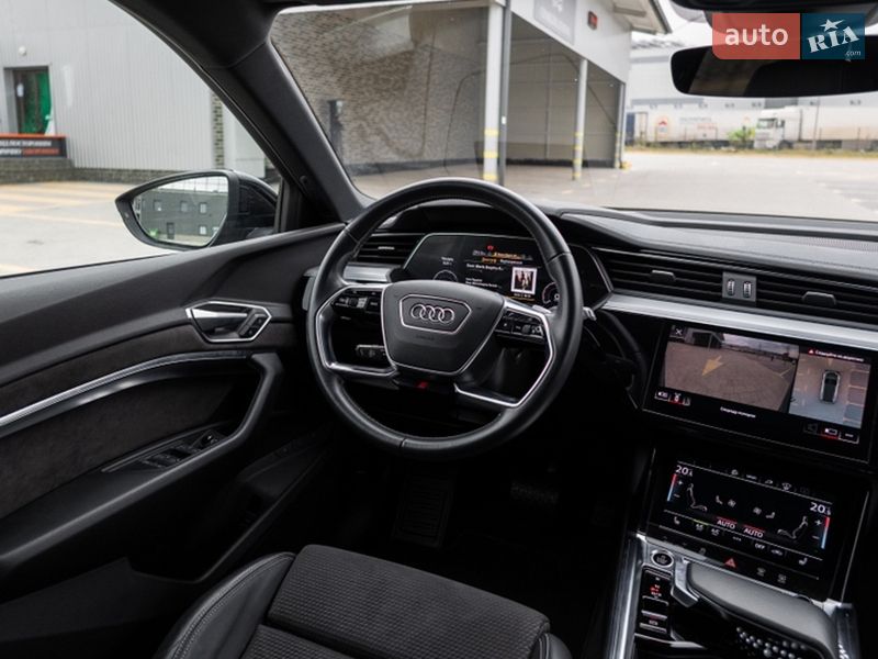 Позашляховик / Кросовер Audi e-tron 2021 в Львові
