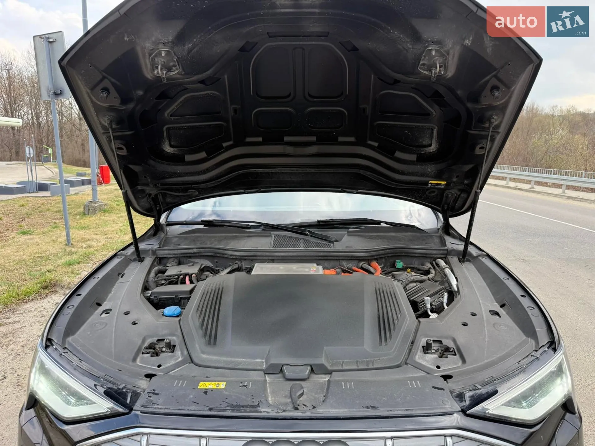 2019 Audi e-tron - мініатюра 2