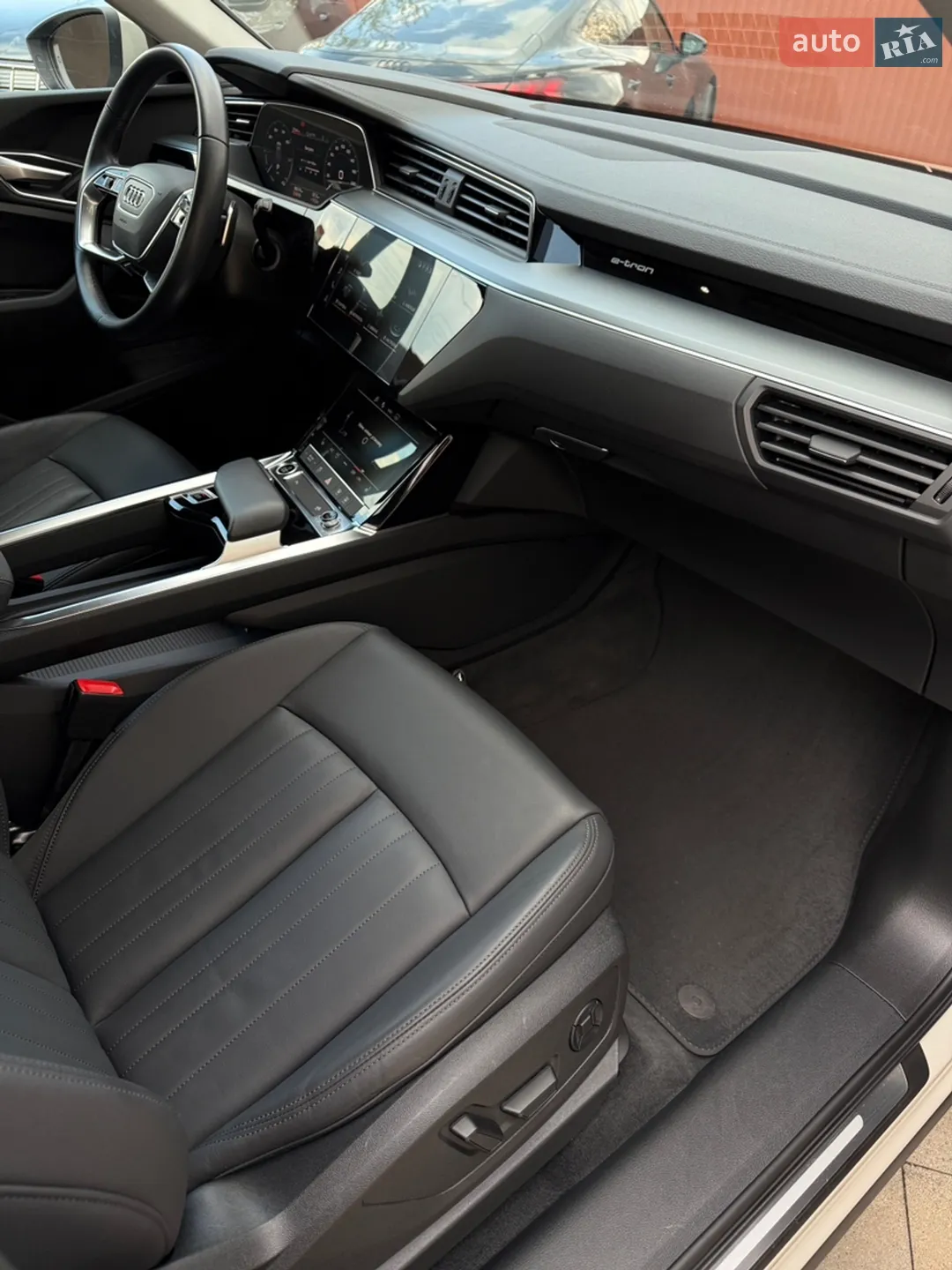 2020 Audi e-tron - мініатюра 8