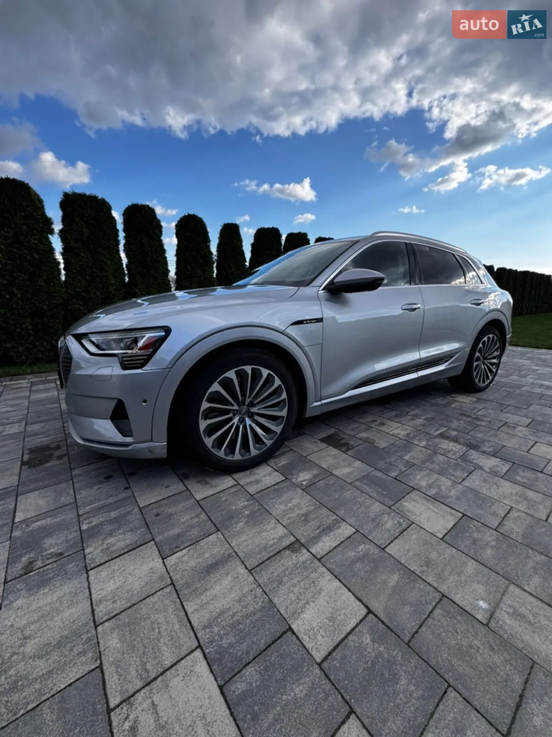 2019 Audi e-tron - мініатюра 2