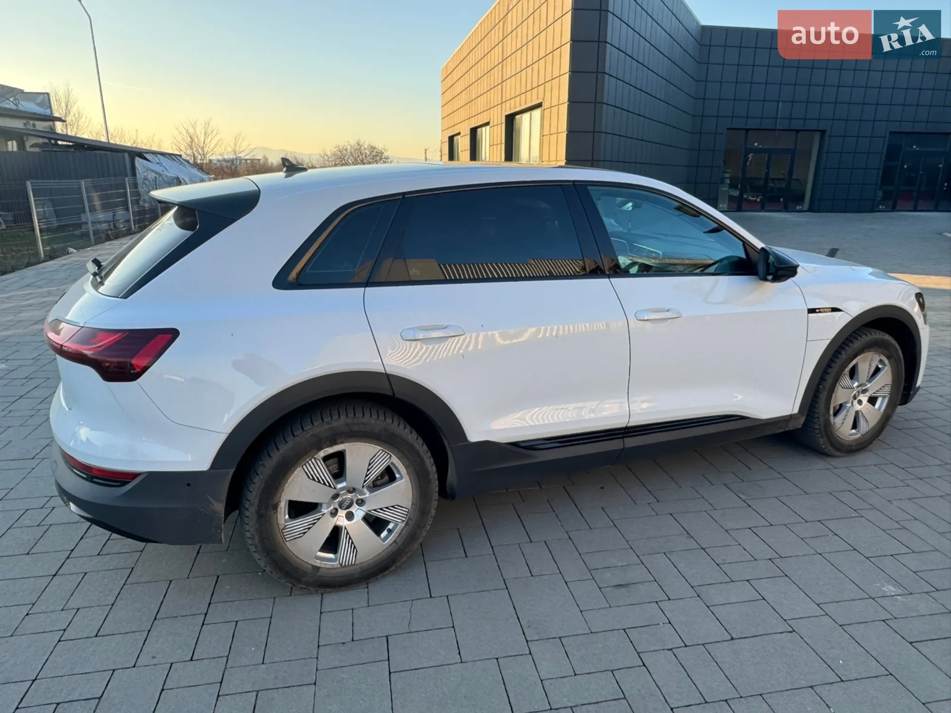 2019 Audi e-tron - мініатюра 3